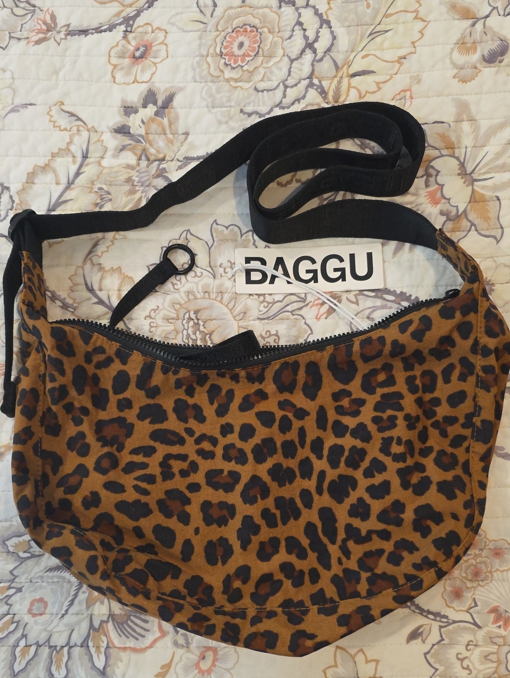 Baggu Medium Nylon Crescent Bag - Picture 4 of 5